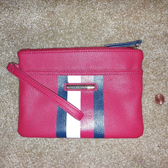 Tommy Hilfiger Handbags - Tommy Hilfiger clutch